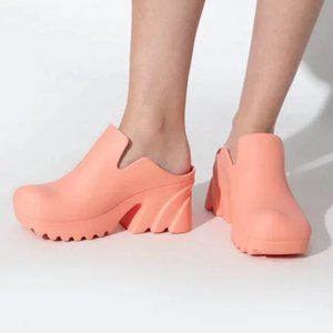 (Bottega Veneta) Rubber Flash Clog in Flamingo